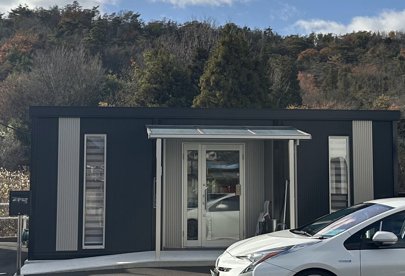 M様会社事務所を納めさせていただきました！　【ユニットハウス】【約１２坪】